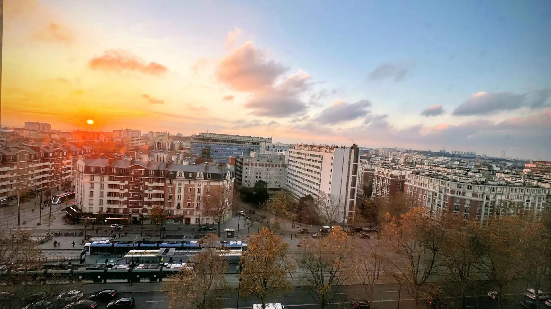 بيت ضيافة Guest Room In A Shared Apartment - Metro 7 And Tramway T3A باريس