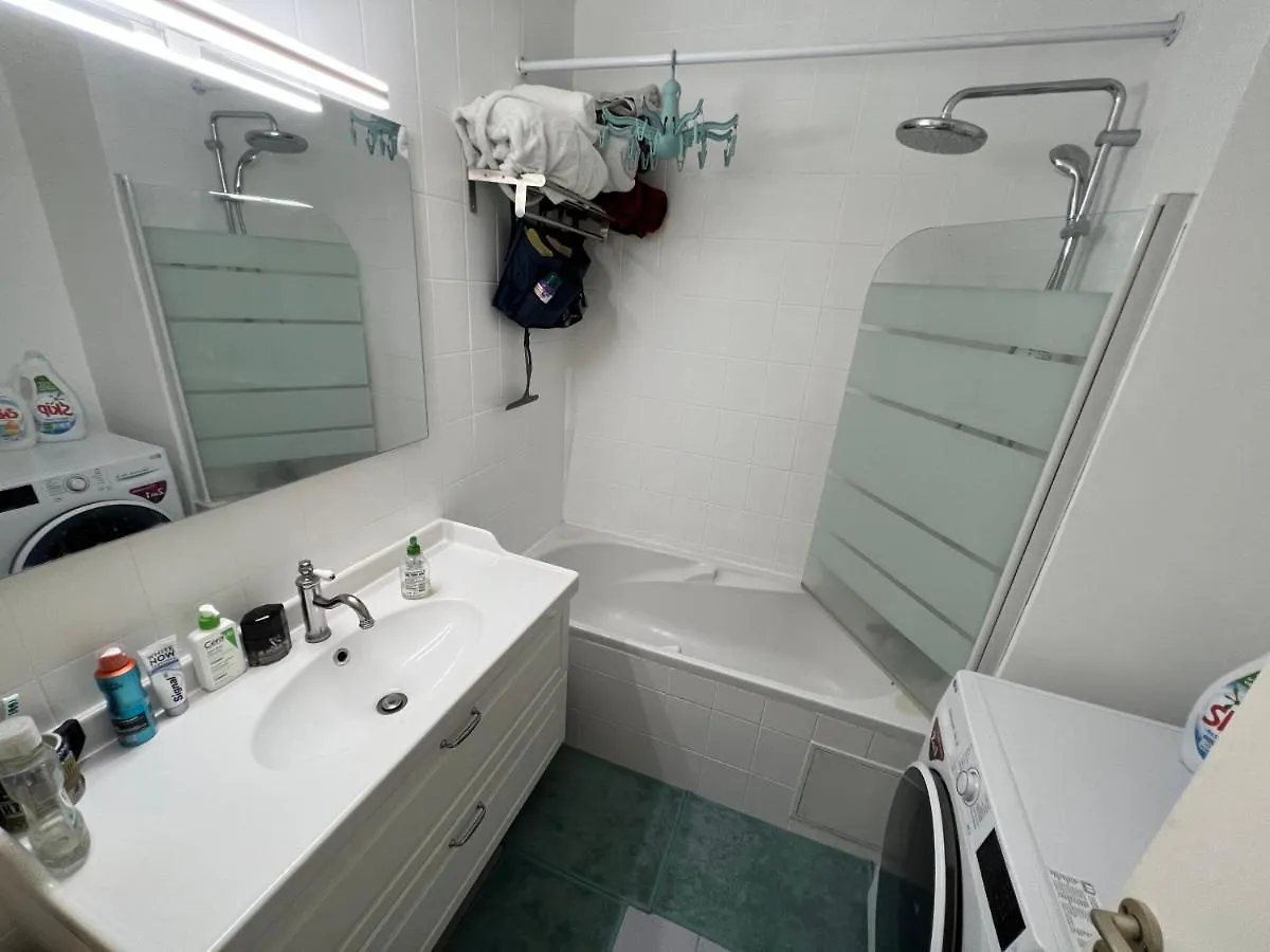 Guest Room In A Shared Apartment - Metro 7 And Tramway T3A Paris