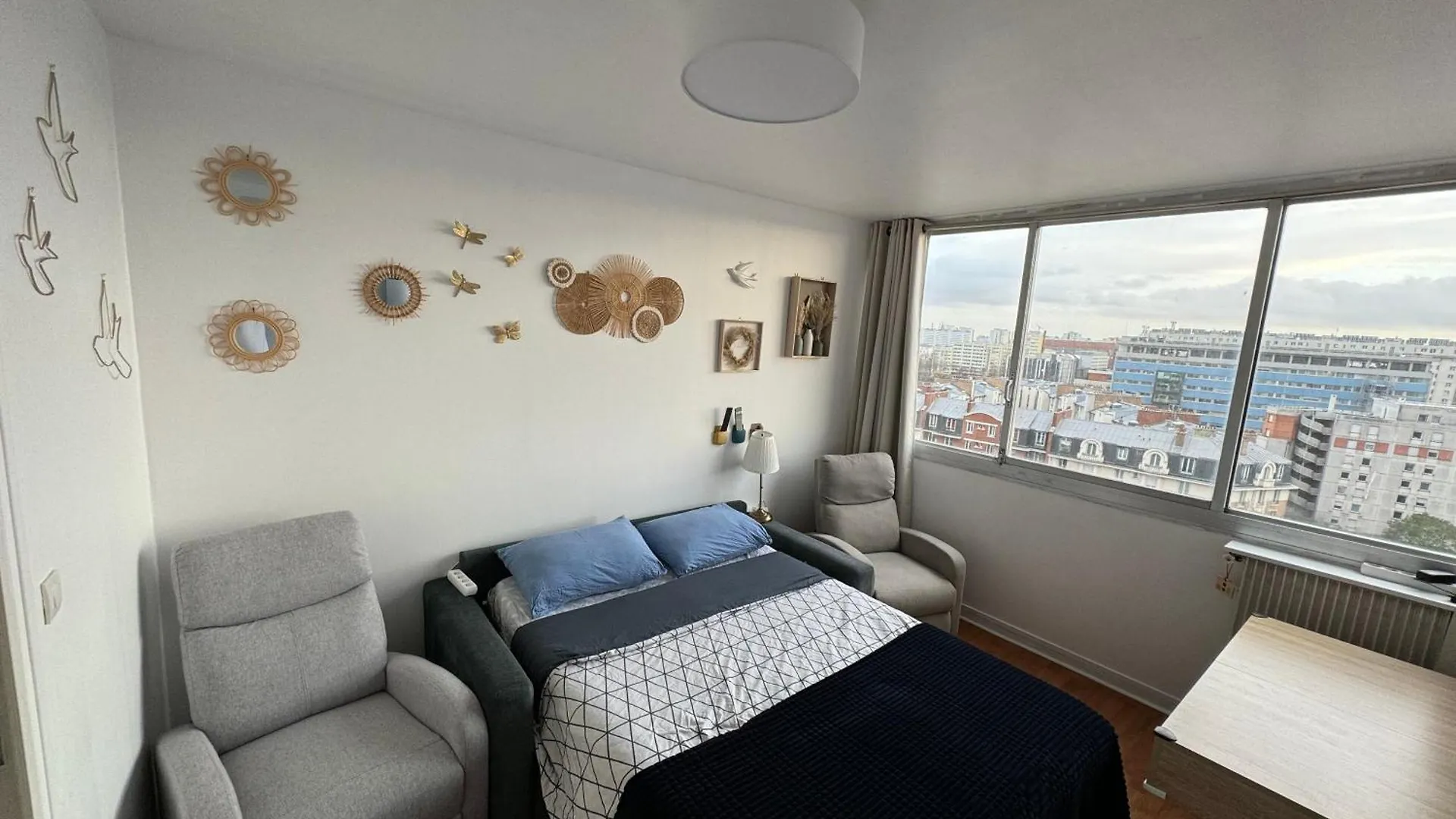 Guest house Guest Room In A Shared Apartment - Metro 7 And Tramway T3A Paris